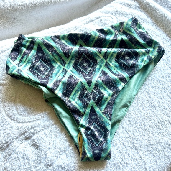 NWOT Wolven Jungle Reversible High-Waisted Bikini - Picture 5 of 10